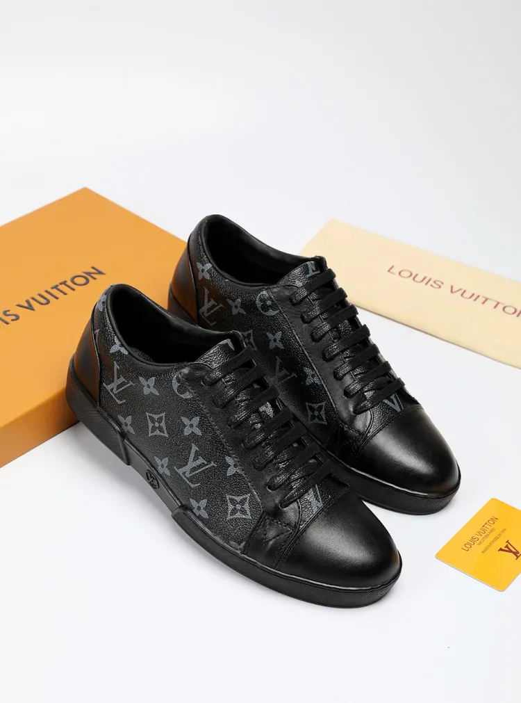 Factory price: 360💰LV official website popular series🔥🔥: 2 production, selected high-end imported cowhide, sheepskin lining sheepskin pads, paired with Louis Vuitton Monogram Ecli men's shoes 💰se canvas and pure black rubber soles, the ultimate simple design, the perfect interpretation of the latest inspiration for shoes, the integration of classics and fashion, high-end quality, worthy of your possession. The bottom car line will never be unglued🏆🏆🏆Welcome all sellers to sell in the picture above. We can send one piece on behalf of you. The code number is 38-44 (45 codes can be customized)